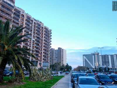 Sheraton � Accanto a Poggiofranco alta, in direzione ovest, si apre la zona dello Sheraton, contrassegnata dalla presenza del prestigioso albergo (oggi Nicolaus Hotel) e �patria� di bar alla moda e uffici di ogni genere. L�area negli ultimi anni si � allargata verso via Tatarella creando il cosiddetto punto X�, una piazzetta circondata da locali e palazzi residenziali